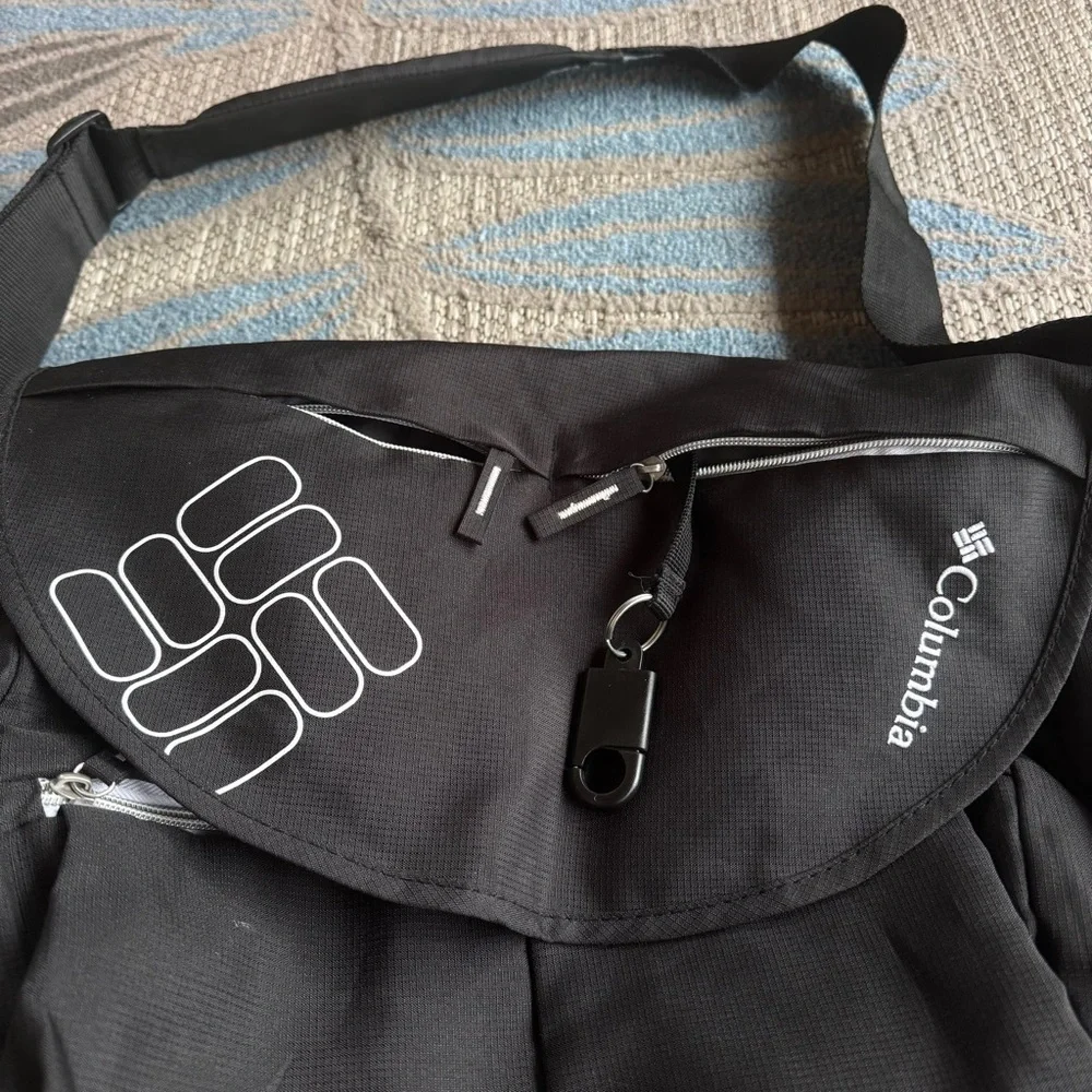 Columbia Outfitter‎ Expandable Messenger Diaper Bag Black Shoulder Strap